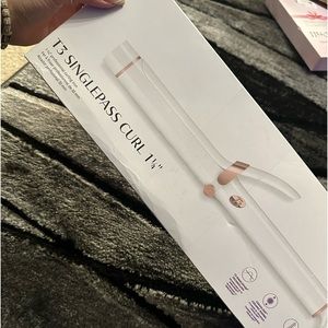 T3 curling iron 1 1/4 in perfect condition!